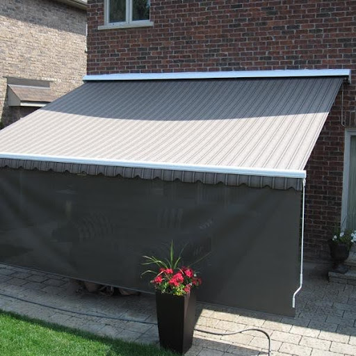 Retractable front valance for adjustable shade and privacy